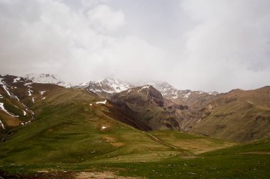 Giorgia Kafkas Dağları manzaraları