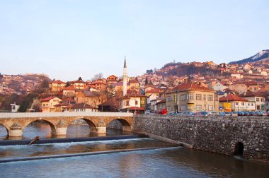 Saraybosna, Bosna Nehri üzerinde köprüler