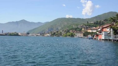 Iseo Gölü'nden clusane şehrin görünümünü