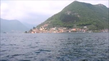 Iseo Gölü'nden monteisola görünümünü