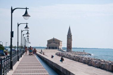 Caorle promenade, Venedik şehir gülüyor