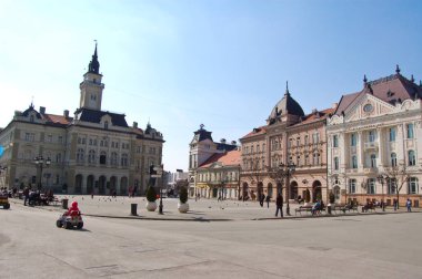 Novy Sad Merkezi meydanda 