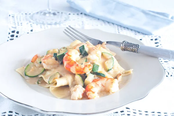 Kabak ve karides ile İtalyan lazanya