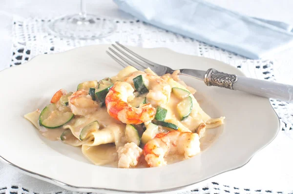 Kabak ve karides ile İtalyan lazanya