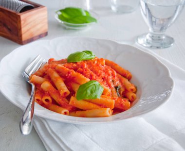 Domates ve domuz yağlı 