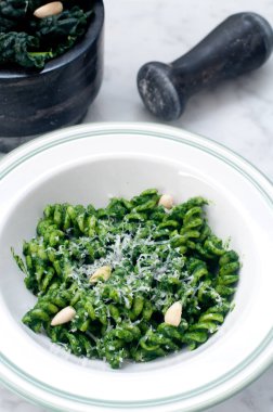 kara lahana soslu makarna