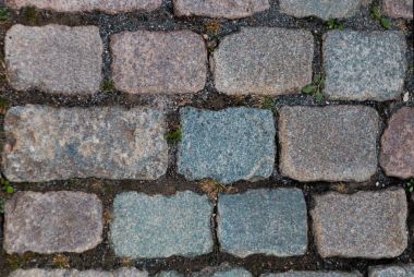 Renkli granit cobblestoned sokak