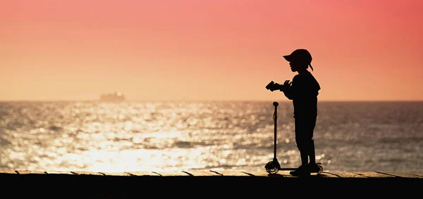 Silhouette child with scooters — Stock Photo, Image