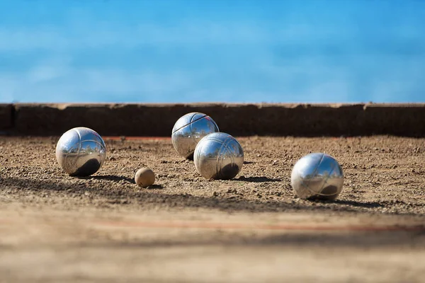 Metalliska petanque fyra bollar — Stockfoto