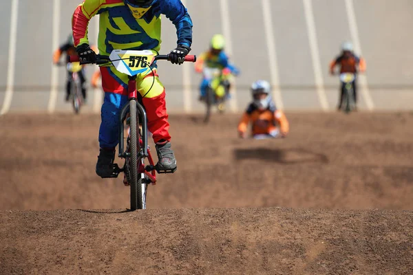 BMX renners concurreren — Stockfoto