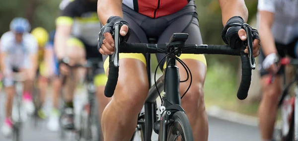 Competição de ciclismo atletas ciclistas equitação — Fotografia de Stock