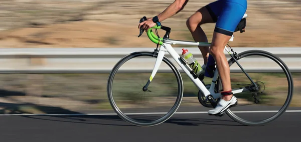 Rörelseoskärpa av ett cykellopp med cykeln — Stockfoto