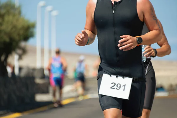 Løpende triatlon atlet mann – stockfoto