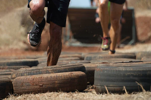 Mud race runners — Stock Photo, Image