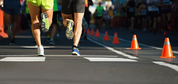 Maratona Corredores Correndo Estrada Cidade Detalhe Sobre Legs Copy Espaço — Fotografia de Stock