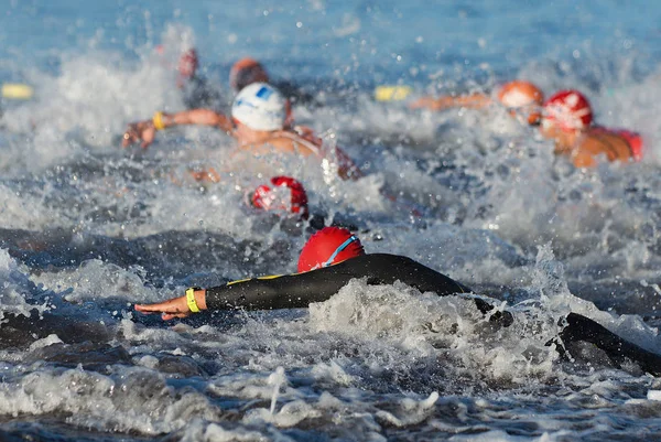 Grupo Pessoas Fato Mergulho Nadando Triatlo — Fotografia de Stock