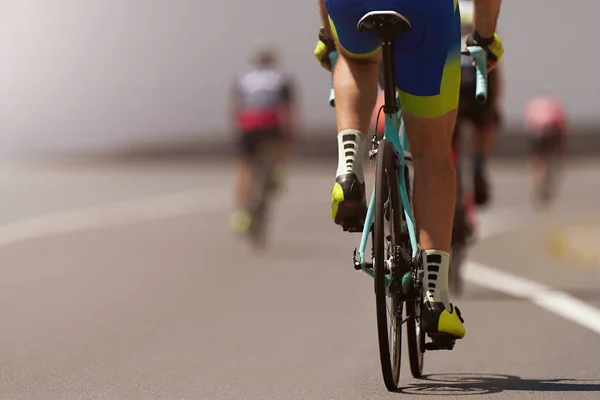 Competição Ciclismo Atletas Ciclistas Montando Uma Corrida Alta Velocidade Detalhes — Fotografia de Stock