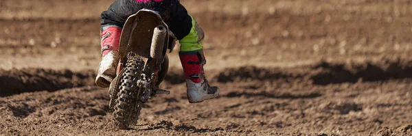 Racer Παιδί Στη Μοτοσικλέτα Συμμετέχει Αγώνες Motocross Ενεργό Extreme Sport — Φωτογραφία Αρχείου