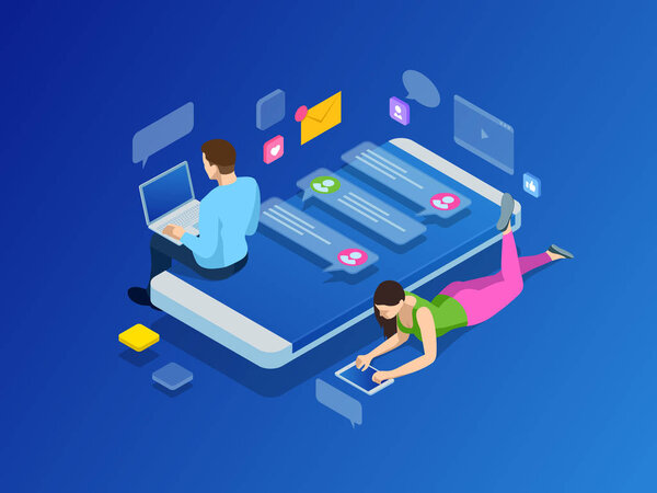 Изометрическая концепция друзей подростков со смартфоном, компьютером или ноутбуком чата в Интернете
.