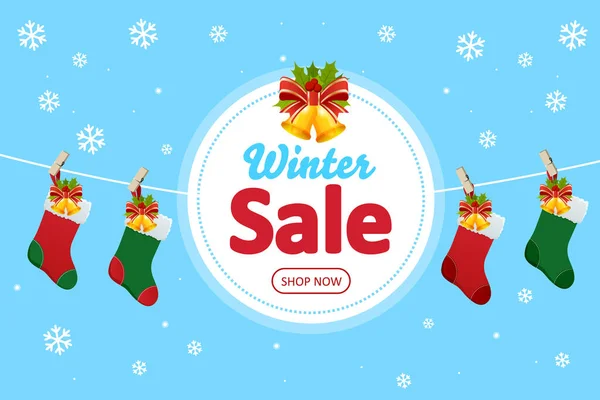 Winter verkoop online winkelen web banner en Red Santas laarzen. Sale banner met witte sneeuwvlokken op blauwe achtergrond — Stockvector