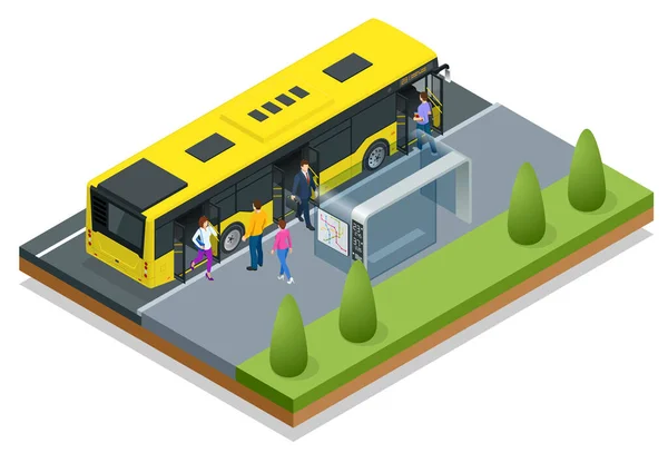 Ізометричний жовтий міський автобус на зупинці. Люди приїжджають і виїжджають з автобуса. Громадський транспорт з водієм і людьми . — стоковий вектор