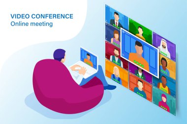 Isometric video konferansı. Çevrimiçi iş görüşmesi formu. Merkez ofis. Çok ırklı iş adamları. Evde kalıp, Coronavirus salgını sırasında ev konseptine göre çalışmak..