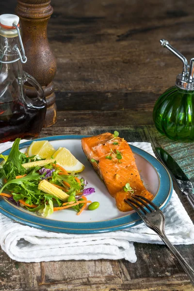 Grill Ahorn glasierter Lachs — Stockfoto