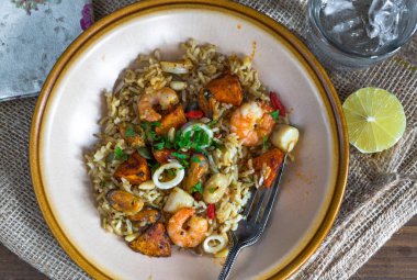 Deniz ürünleri pilav veya risotto