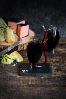 Bağlantı noktası şarap ve peynir seçimi