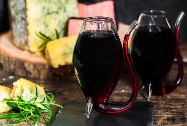 Bağlantı noktası şarap ve peynir seçimi