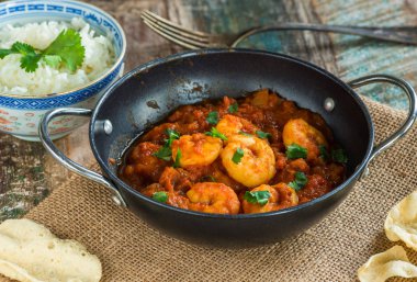 Karides curry ve pirinç