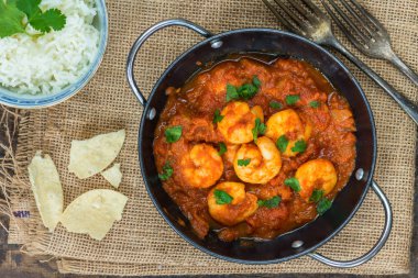 Karides curry ve pirinç