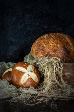 Kırsal ahşap arka planda ekmek