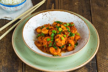 Sichuan usulü karides