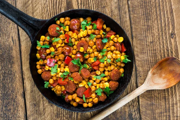 Chorizo y garbanzos cocidos en sidra —  Fotos de Stock