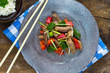 Hızlı Kızartılmış Sığır Eti