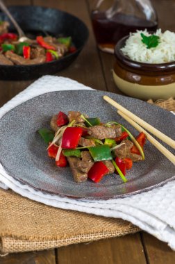 Hızlı Kızartılmış Sığır Eti