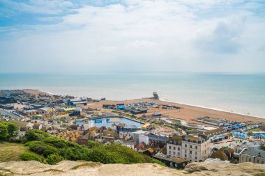 İngilizce Hastings, East Sussex Hill'de Batı sahilinden görünümü, 