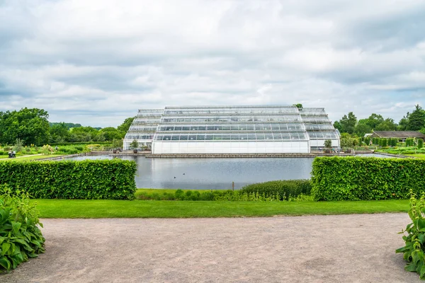 The glasshouse at RHS Wisley, Surrey, UK — Stock Photo, Image