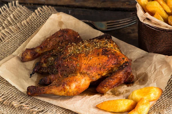 Roasted spatchcock poussin with potato chips — Stock Photo, Image