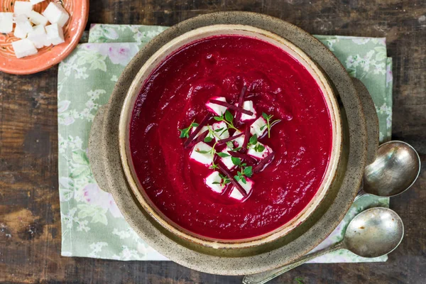 Beetroot soup with feta cheese and fresh thyme — Stock Photo, Image