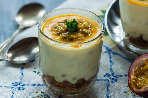 Passion fruit cheesecake tatlı