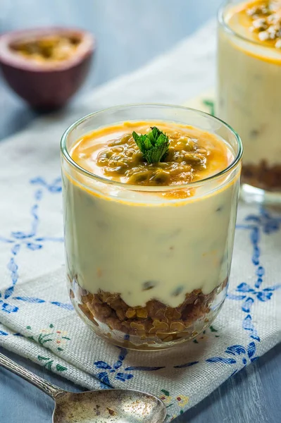 Passion fruit cheesecake tatlı