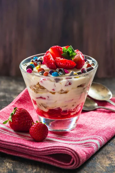 Çilekli cheesecake tatlı