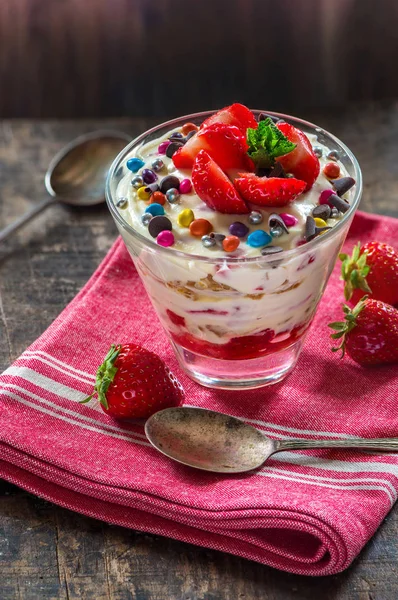 Çilekli cheesecake tatlı