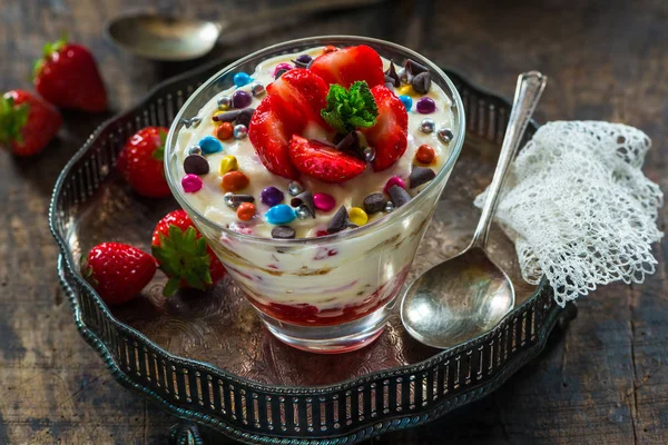 Çilekli cheesecake tatlı