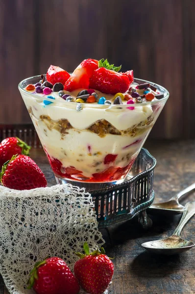 Çilekli cheesecake tatlı