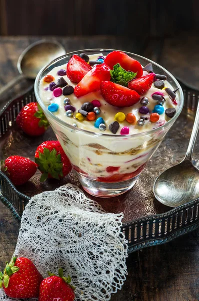 Çilekli cheesecake tatlı