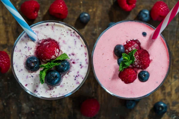 Yoğurtlu Ahududu ve blueberry smoothie