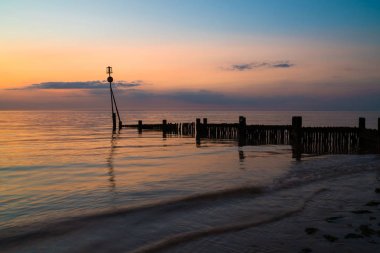 Hunstanton, Norfolk İngiltere'de sahilde günbatımı